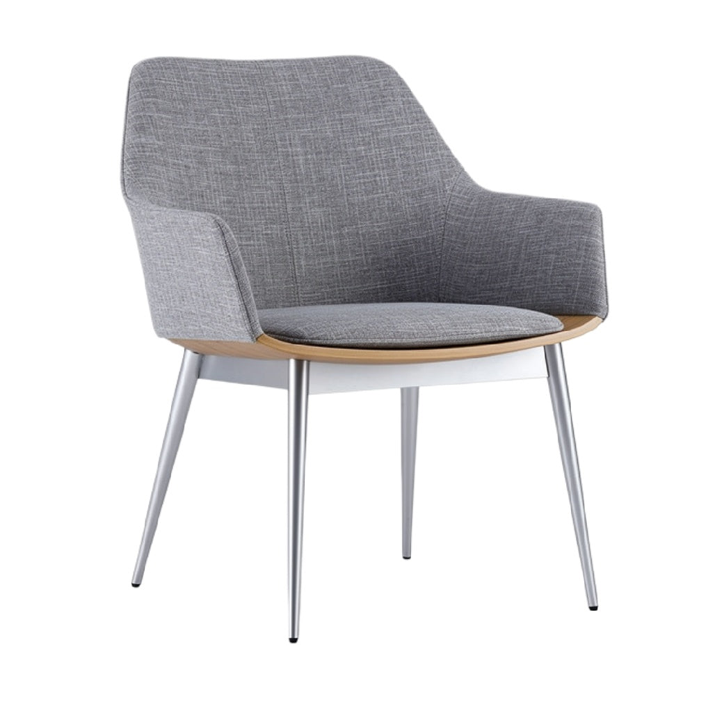 **Moderne Grijze Stoel met Houten Accenten en Metalen Poten**